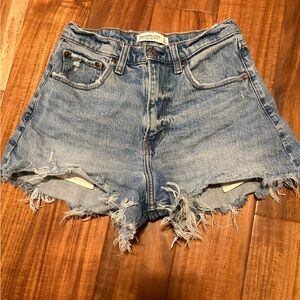 Abercrombie & Fitch 90s Relaxed Cutoff‎ Denim High Rise Curve Love 4 (0622)